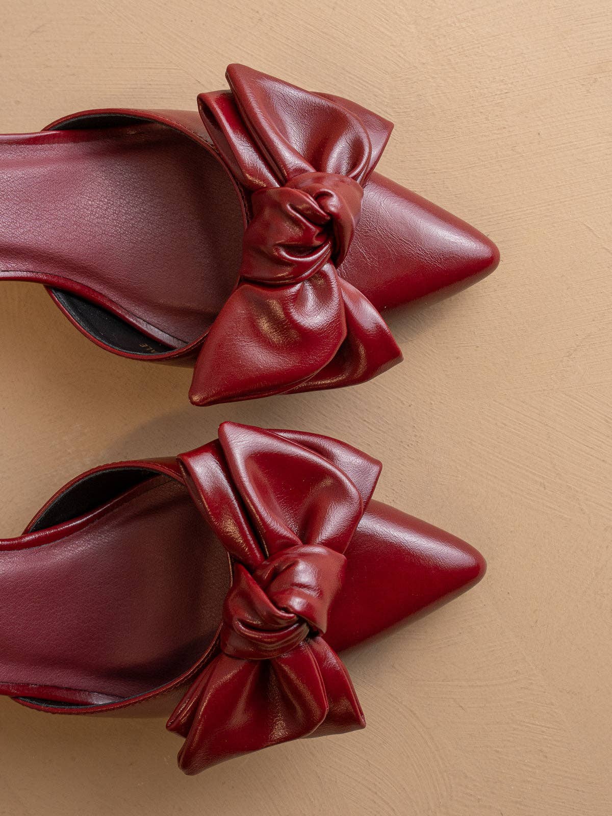 The Jane | Wine Pointed Toe Bow Accent Kitten Heel