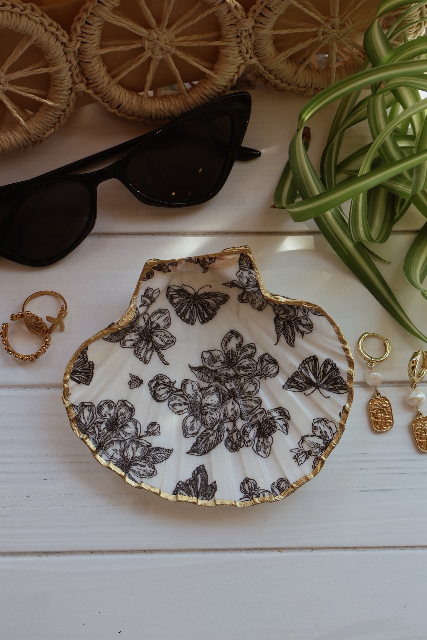 Black Floral Seashell Jewelry Dish