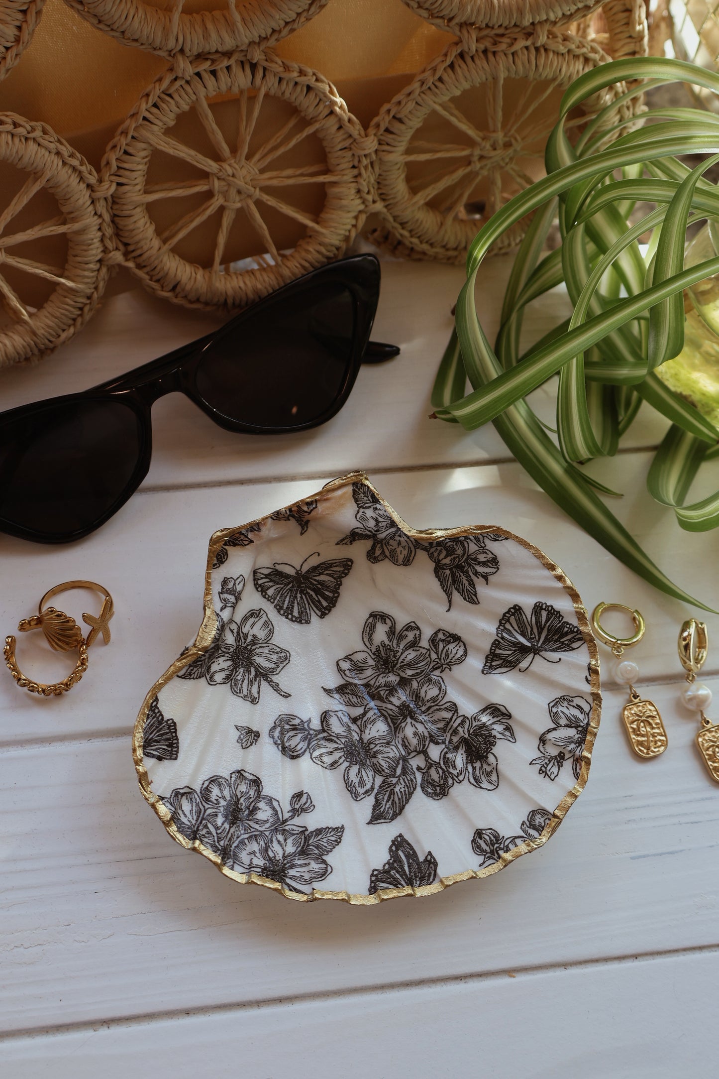 Black Floral Seashell Jewelry Dish