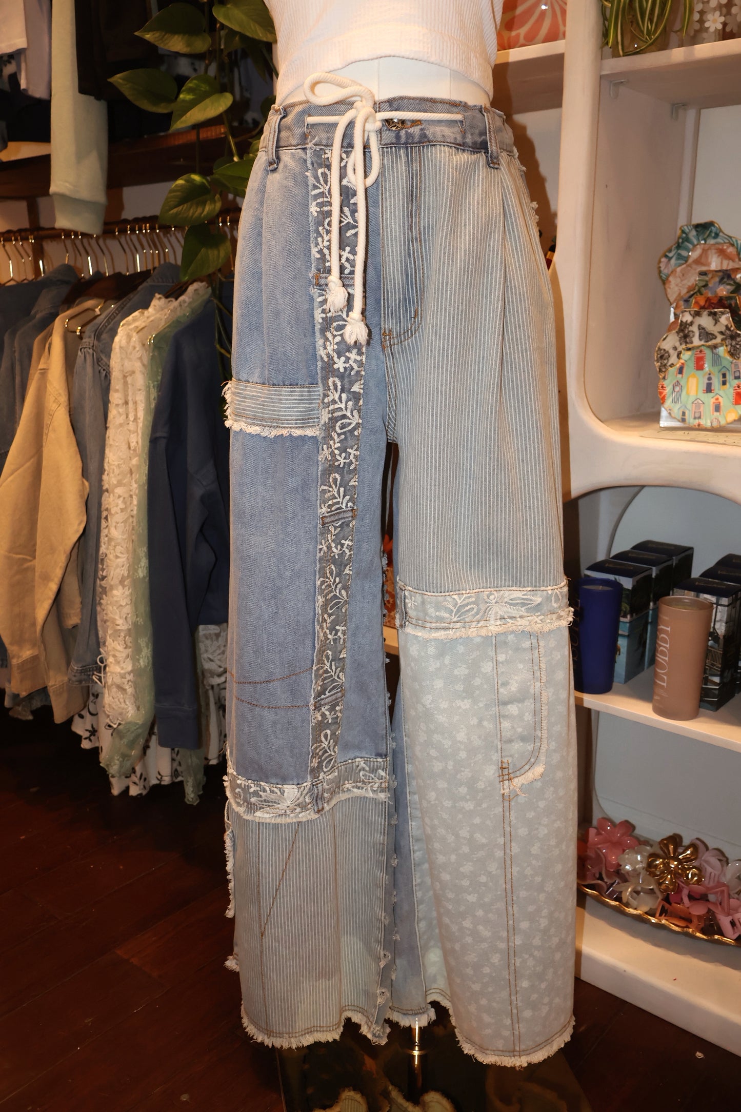 Lace-Overlay Contrast Denim Woven Jeans