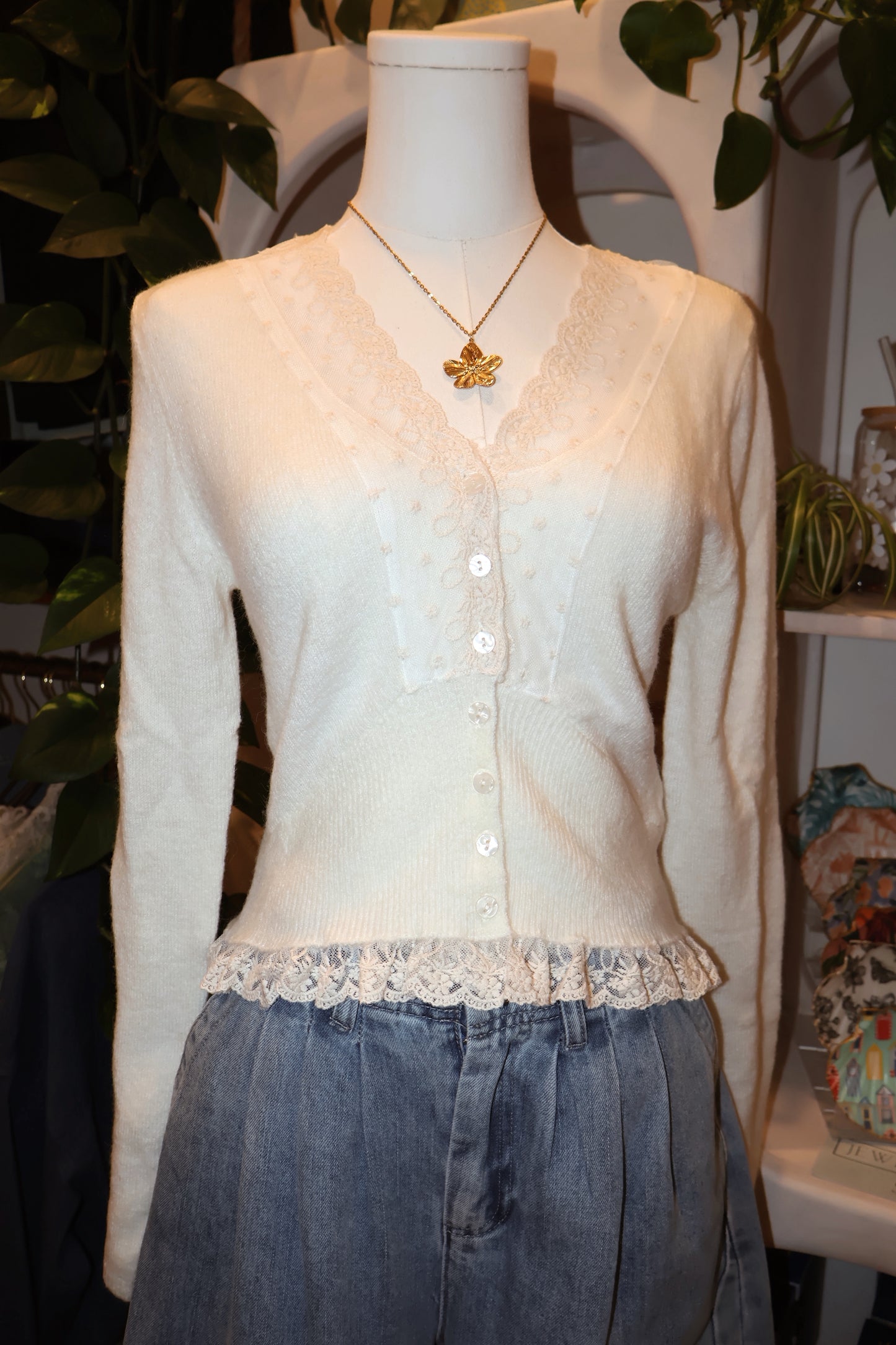 Lace Contrasted Knitted Cardigan