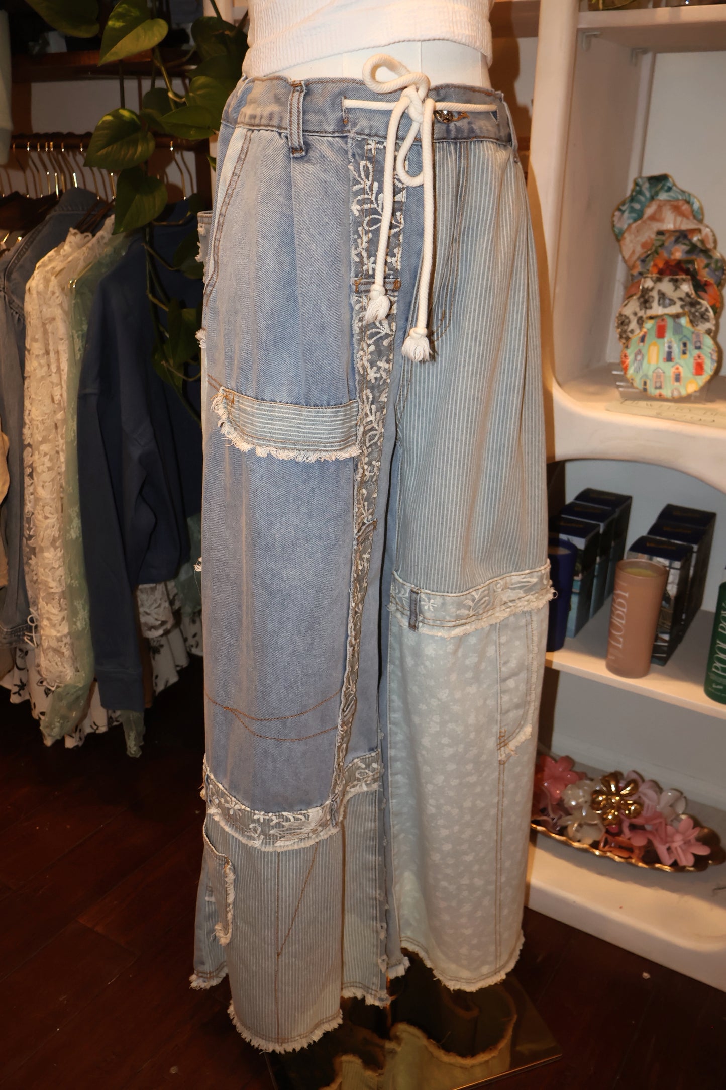 Lace-Overlay Contrast Denim Woven Jeans